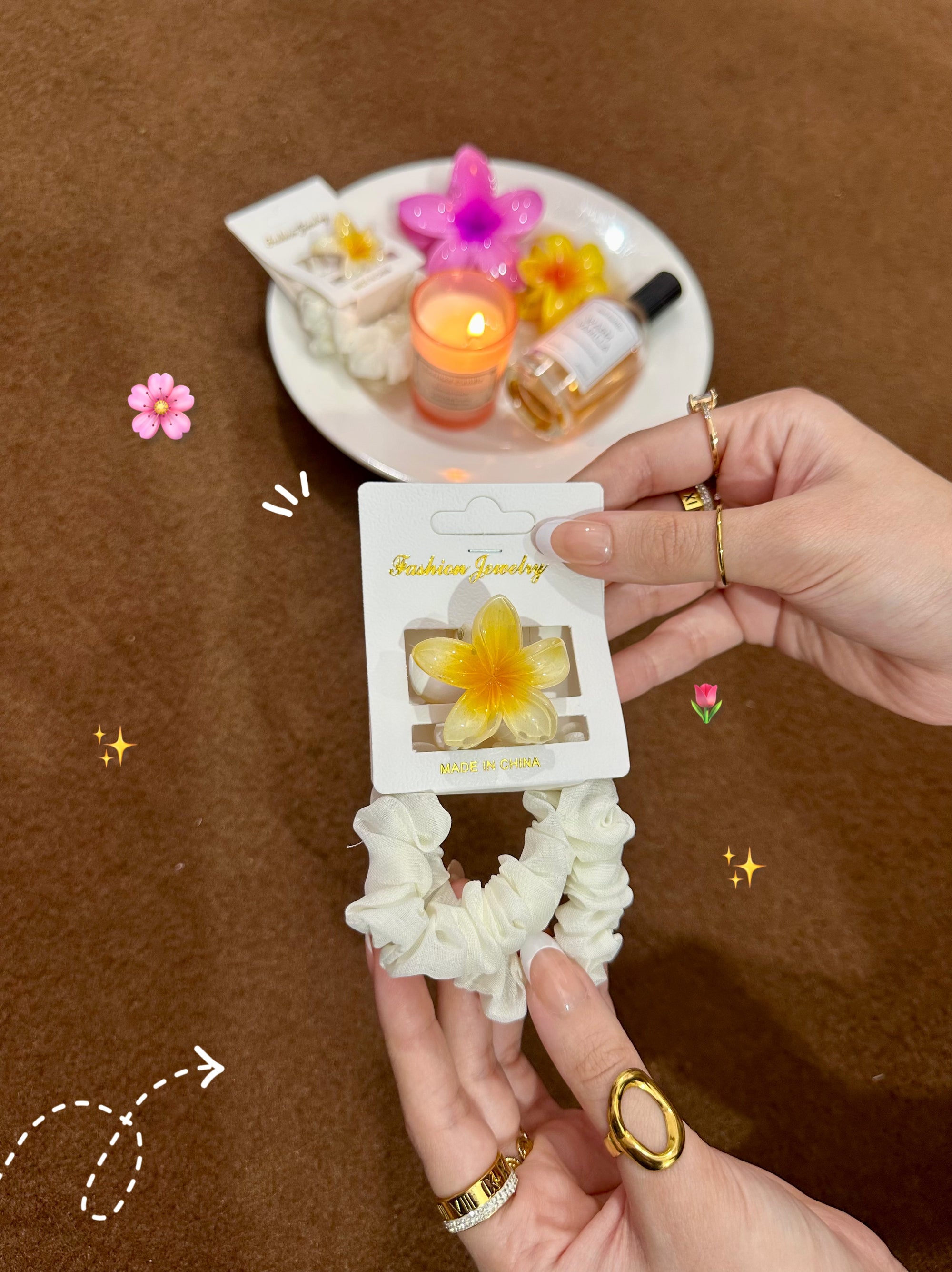2 in 1 pack 💗 ( mini claw+ 2 hair ties )